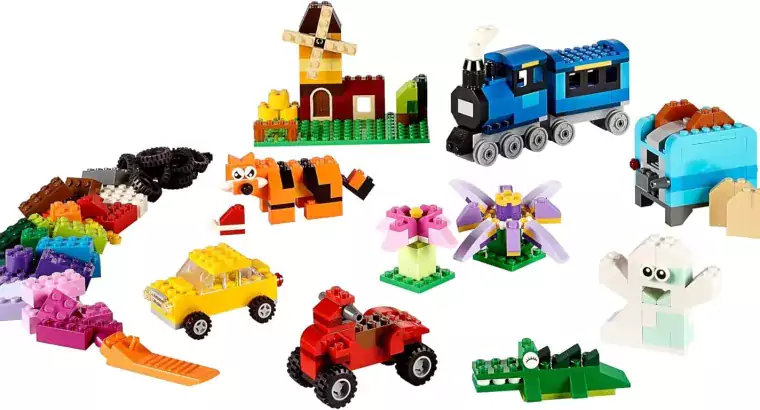 LEGO Classic Medium Creative Brick Box 10696 Building Toy Se