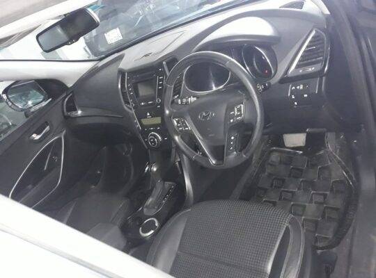 Hyundai Santafe 2013 (7 seater)